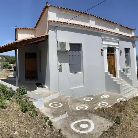Messenian Style House With Great Views Petalídhion